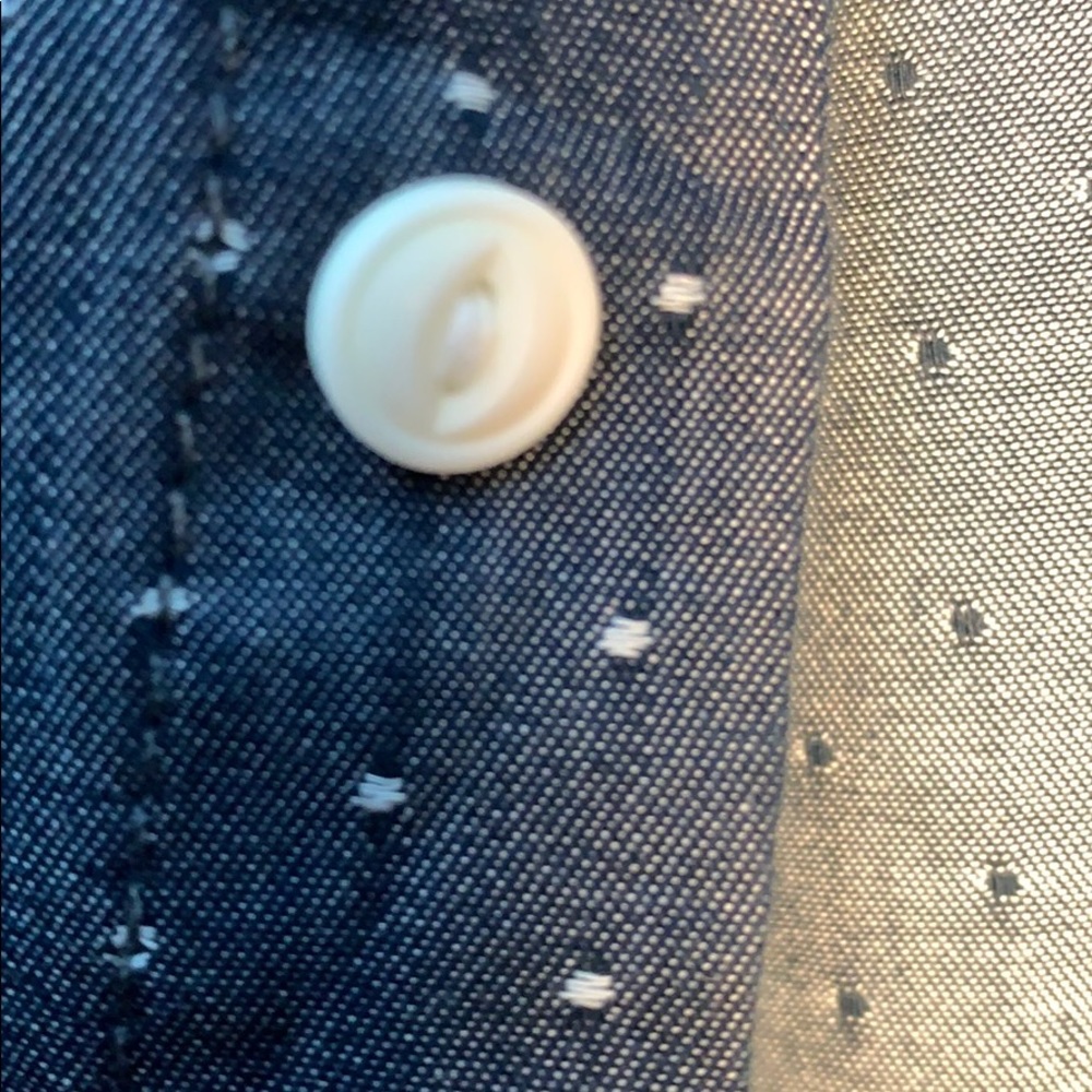 Short sleeve button down, Rounded shoulders. Large - Picture 4 of 8